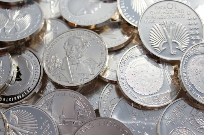 25 symbolic meanings of dreaming about silverware