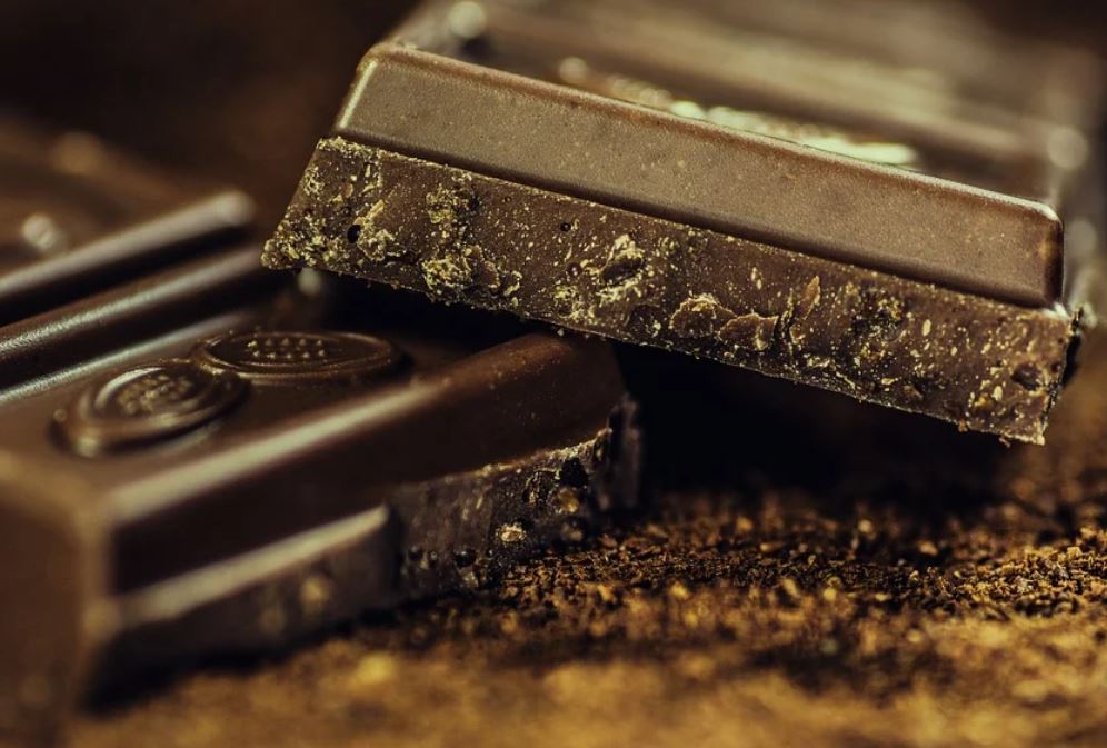 15 Symbolic Meanings of Dreaming of Receiving Chocolate