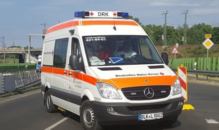 12 Symbolic Meanings of Dreaming About an Ambulance