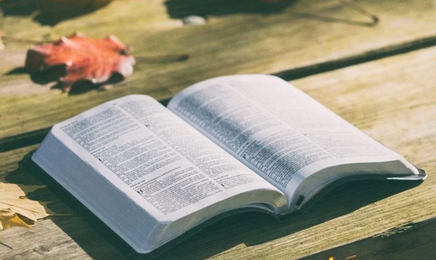 12 Symbolic Meanings of Dreaming About the Bible