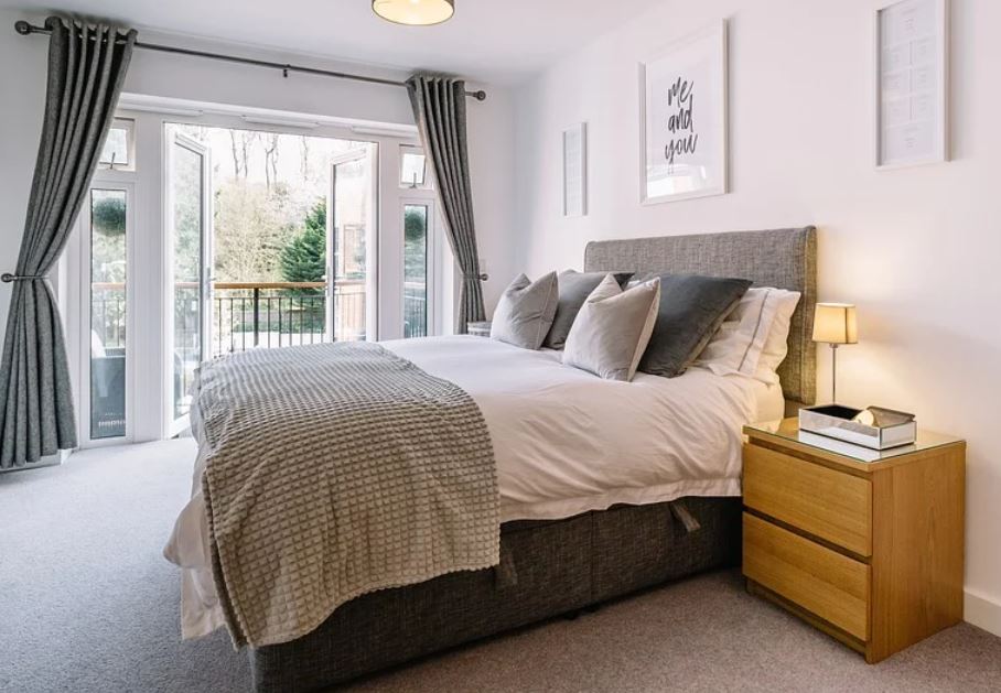 24 symbolic meanings of dreaming about a dirty bed