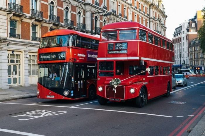 17 Symbolic Meanings of Dreaming About a Public Bus