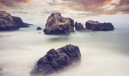 17 Symbolic Meanings of Dreaming of Rocks