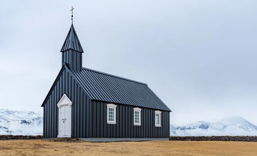16 Symbolic Meanings of Dreaming of a Church