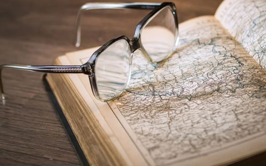 23 symbolic meanings of dreaming about wearing glasses