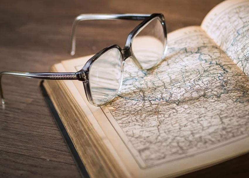 23 symbolic meanings of dreaming about wearing glasses