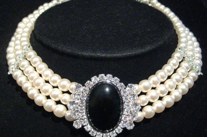 22 symbolic meanings of dreaming about a necklace