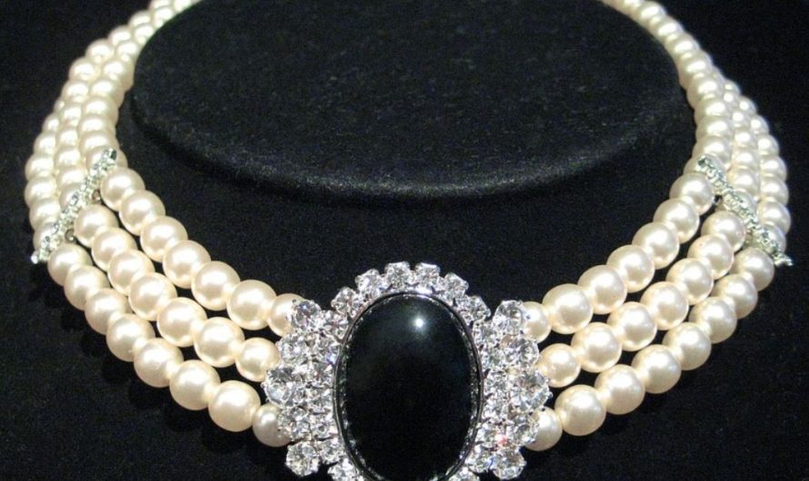 22 symbolic meanings of dreaming about a necklace