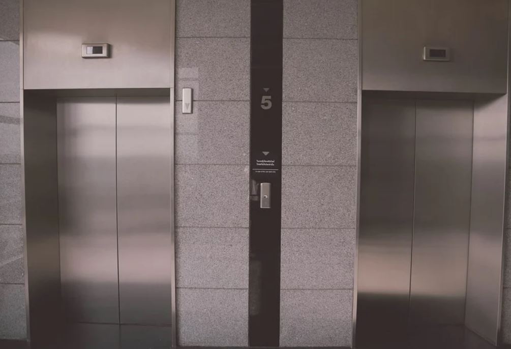 21 symbolic meanings of dreaming about elevators
