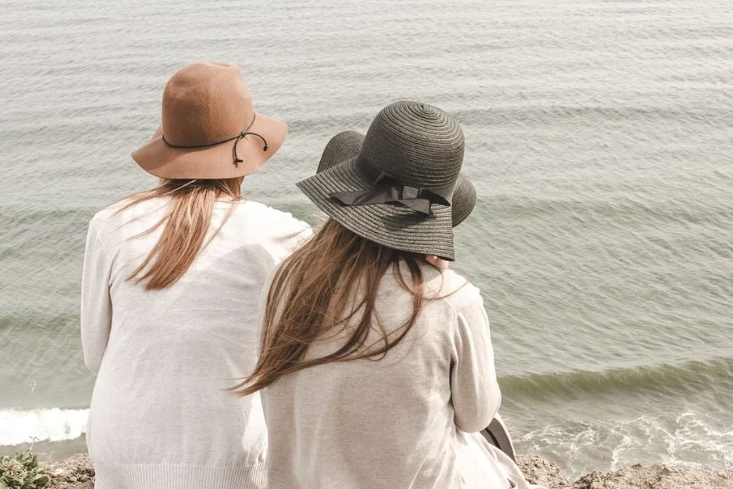 14 Symbolic Meanings of Dreaming About Hats