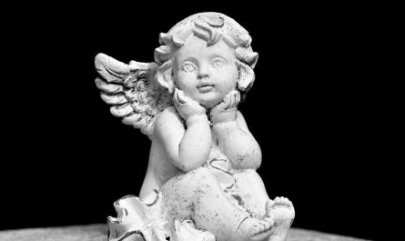 14 Symbolic Meanings of Dreaming of Angels