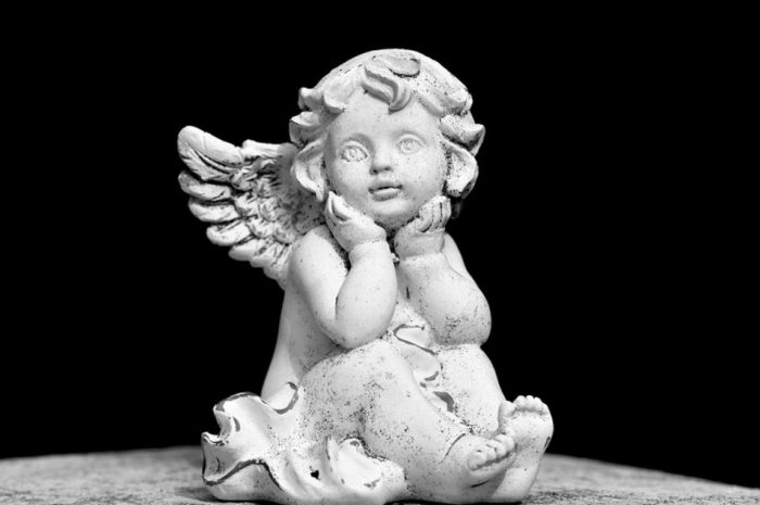 14 Symbolic Meanings of Dreaming of Angels