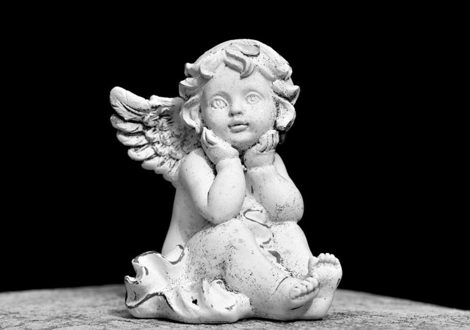 14 Symbolic Meanings of Dreaming of Angels