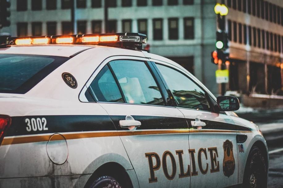 26 symbolic meanings of dreaming about police