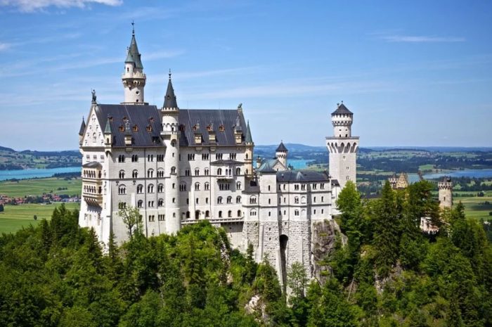 14 Symbolic Meanings of Dreaming of Castles
