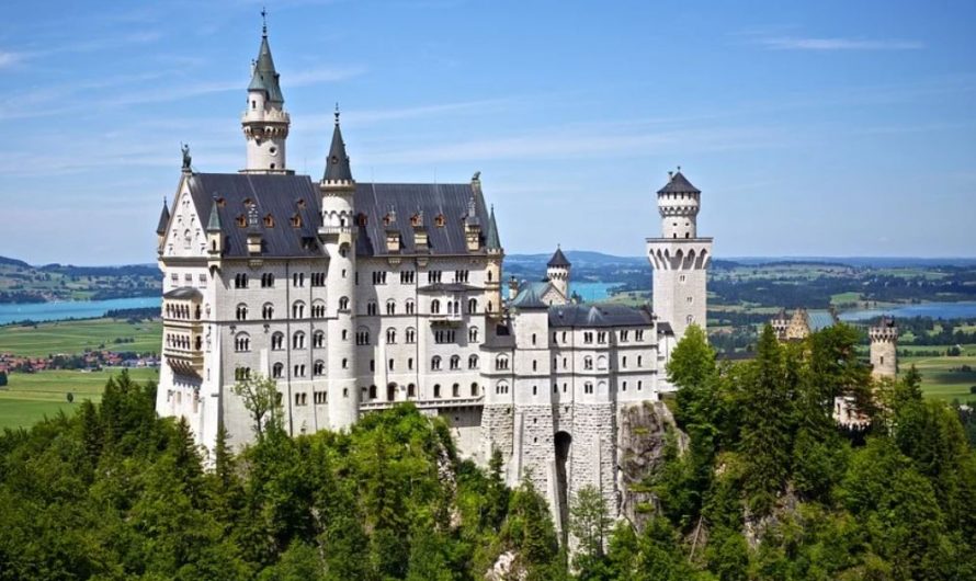 14 Symbolic Meanings of Dreaming of Castles