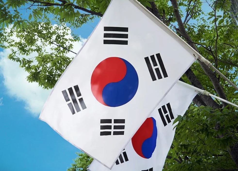 12 Symbolic Meanings of Dreaming of Flags