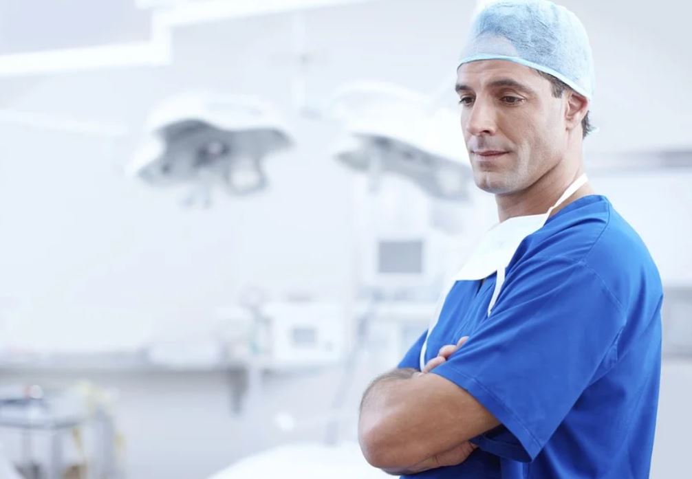 24 symbolic meanings of dreaming about a doctor