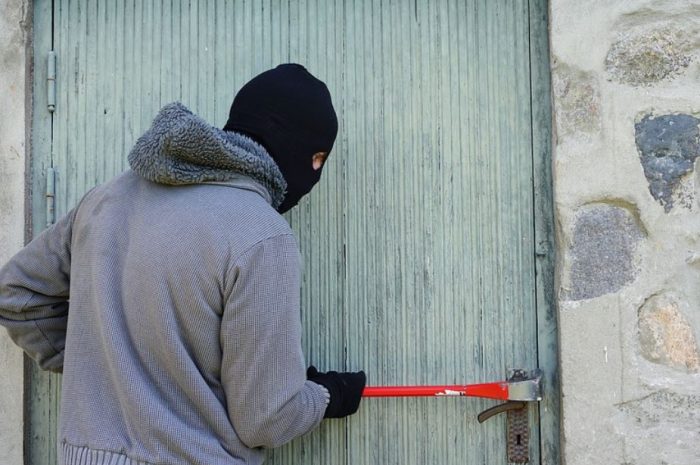 23 symbolic meanings of dreaming about a thief