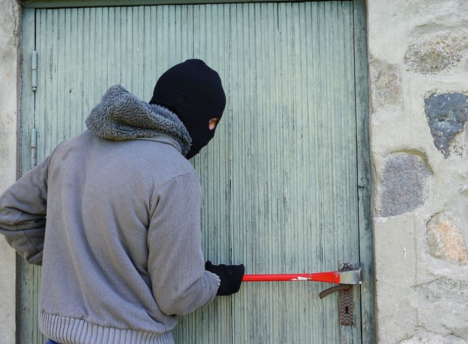 23 symbolic meanings of dreaming about a thief