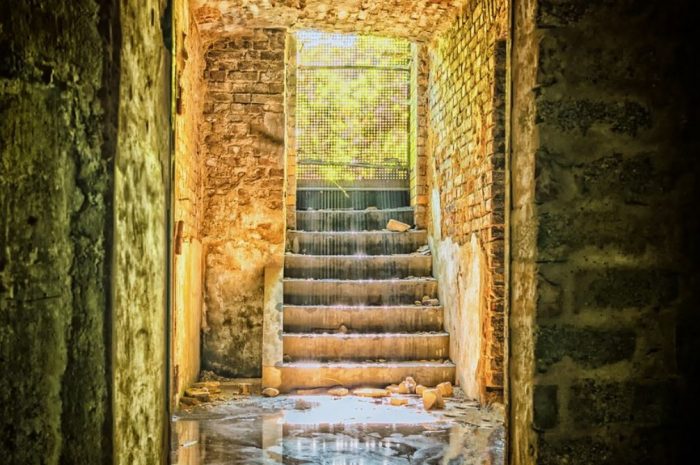 23 symbolic meanings of dreaming about a basement