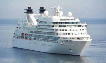 15 Symbolic Meanings of Dreaming of a Large Ship