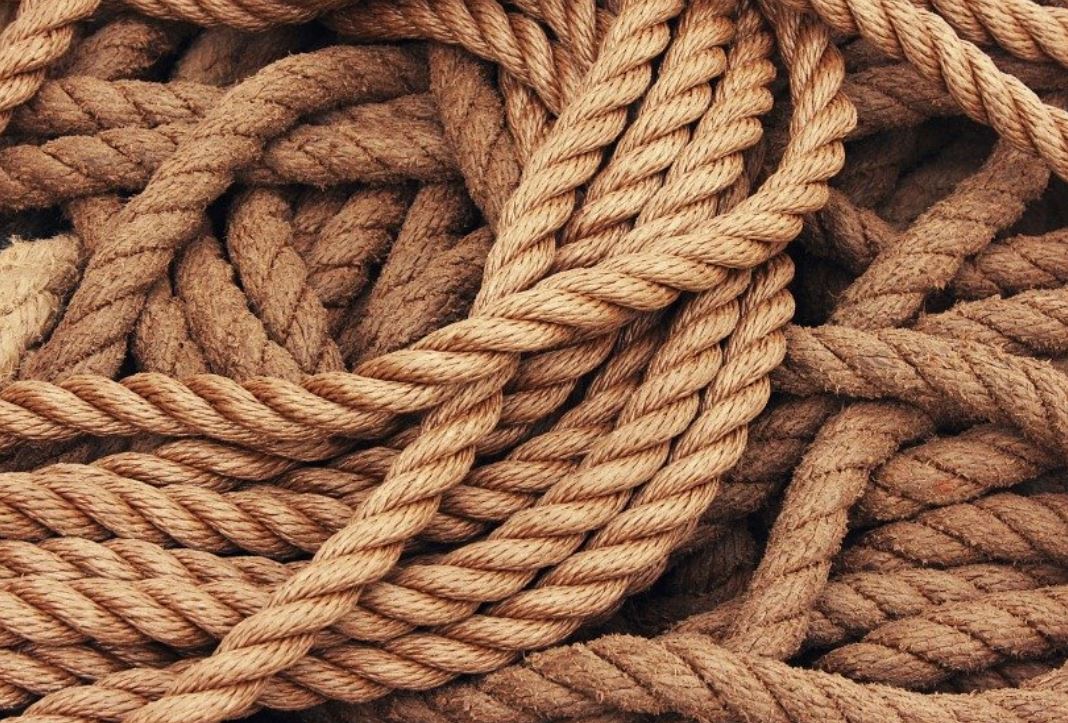 22 symbolic meanings of dreaming about a rope