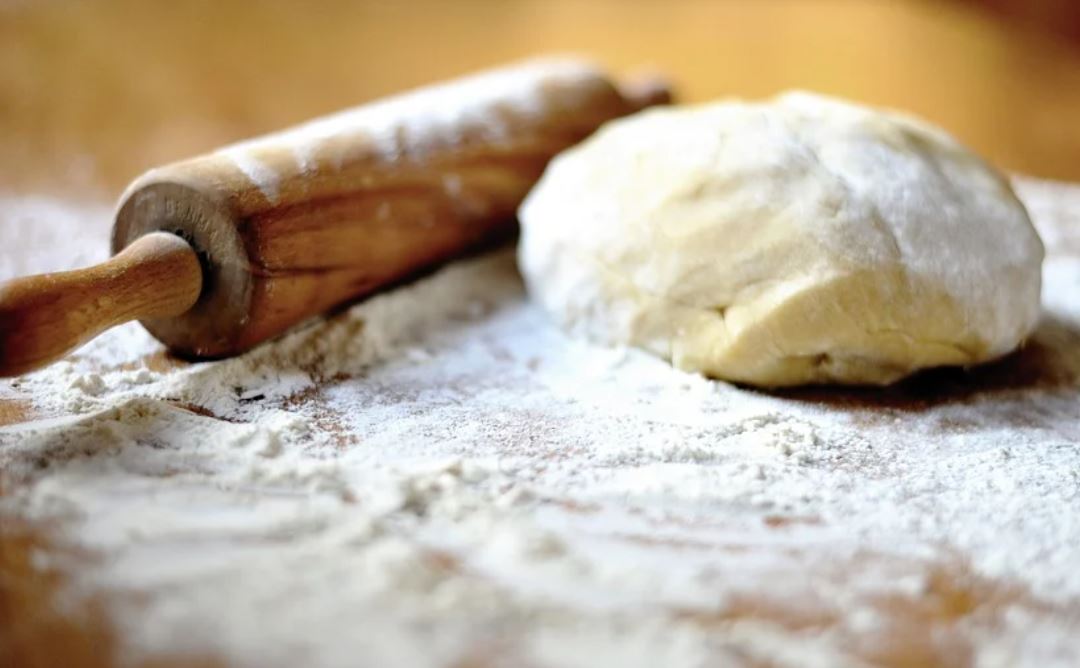 19 Symbolic Meanings of Dreaming About Kneading Flour