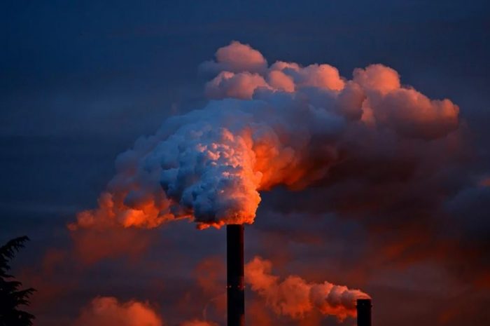 13 Symbolic Meanings of Dreaming of Smoke