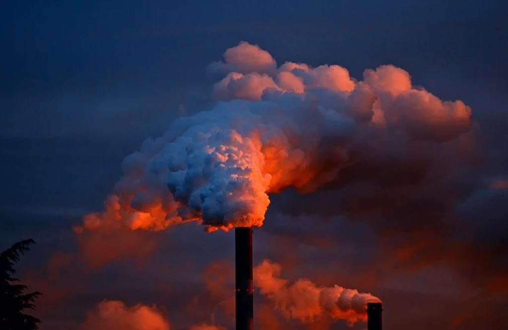 13 Symbolic Meanings of Dreaming of Smoke