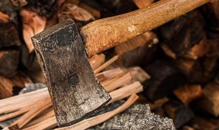 25 symbolic meanings of dreaming about an axe