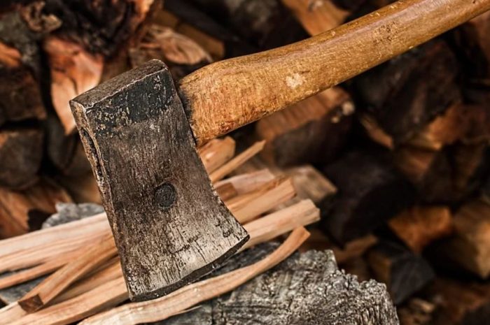 25 symbolic meanings of dreaming about an axe
