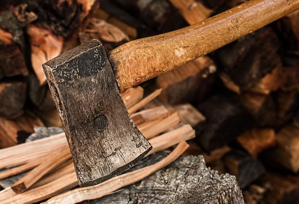 25 symbolic meanings of dreaming about an axe