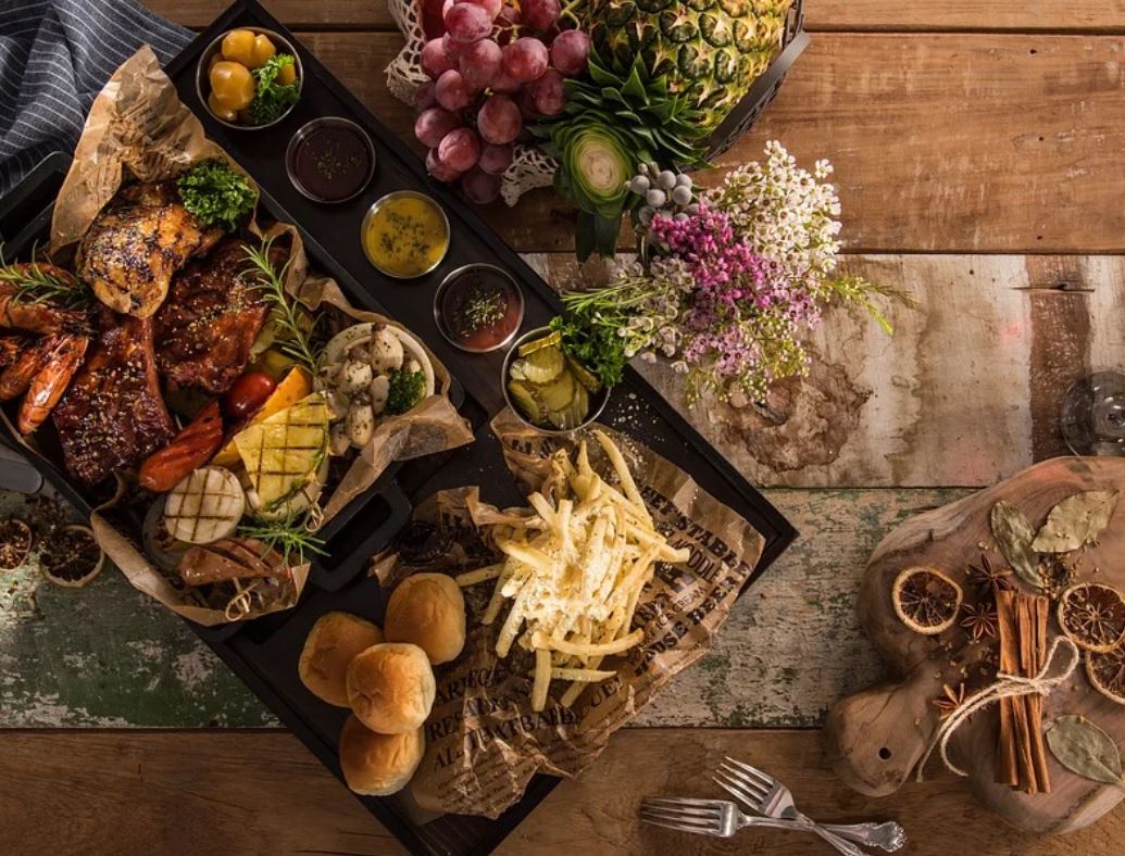 13 Symbolic Meanings of Dreaming About Dining Alone