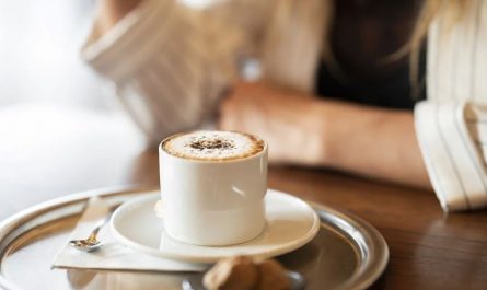 14 Symbolic Meanings of Dreaming About Going to a Café