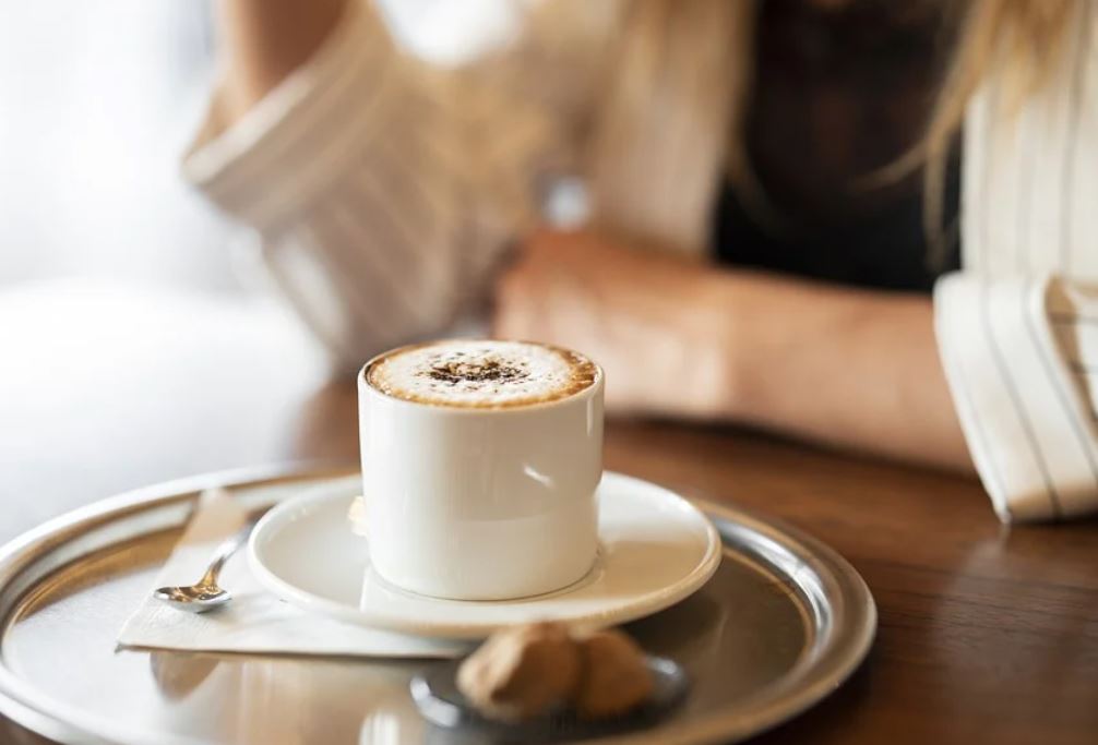 14 Symbolic Meanings of Dreaming About Going to a Café