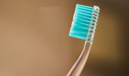 13 Symbolic Meanings of Dreaming About a Toothbrush