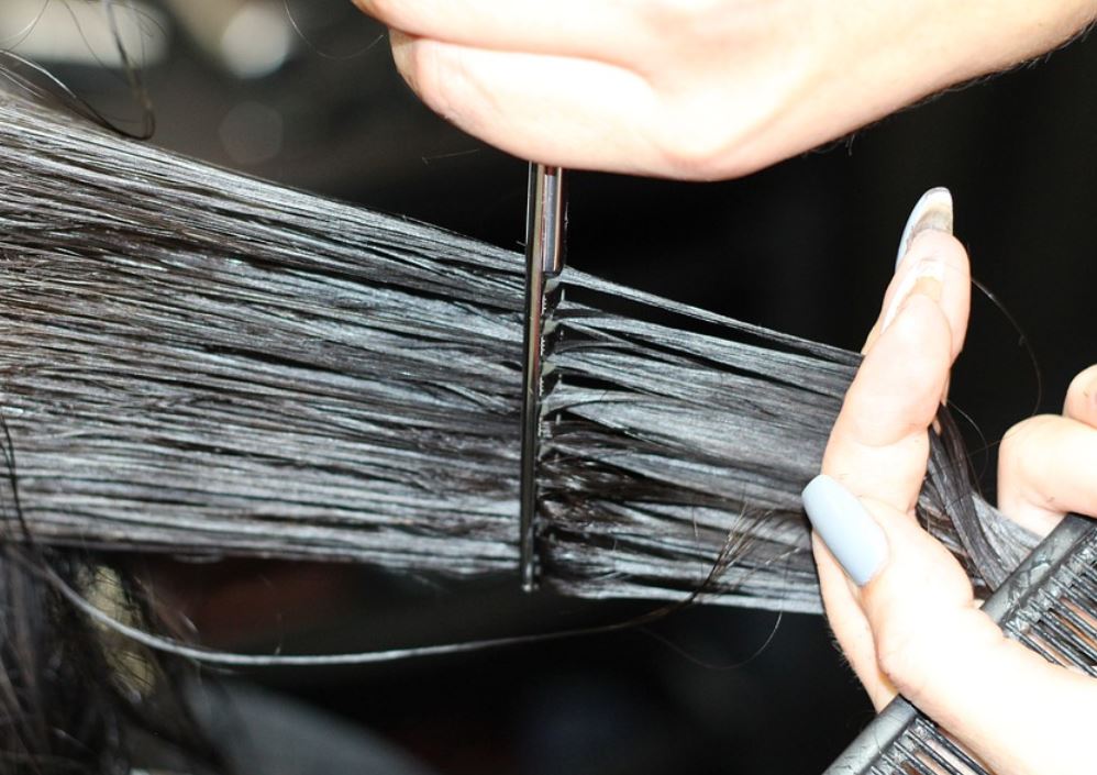 21 symbolic meanings of Dream about cutting hair