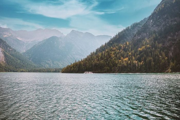 21 symbolic meanings of dreaming about a clear lake