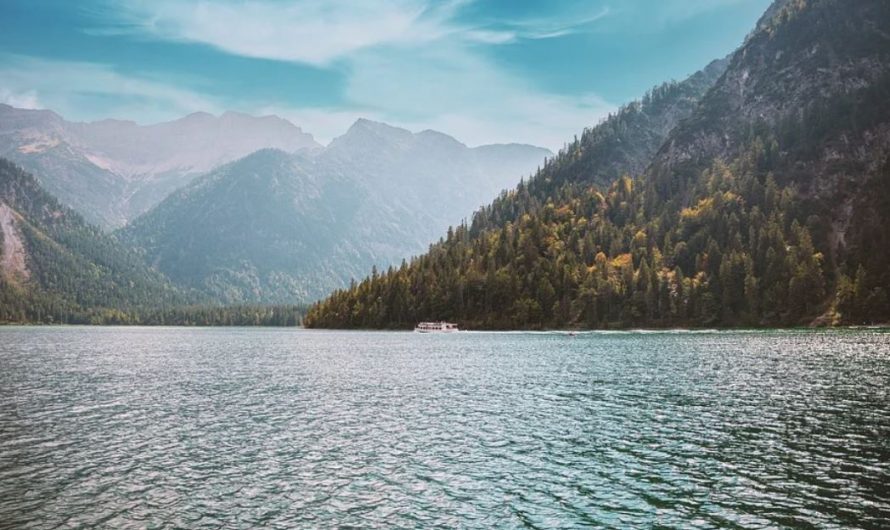 21 symbolic meanings of dreaming about a clear lake