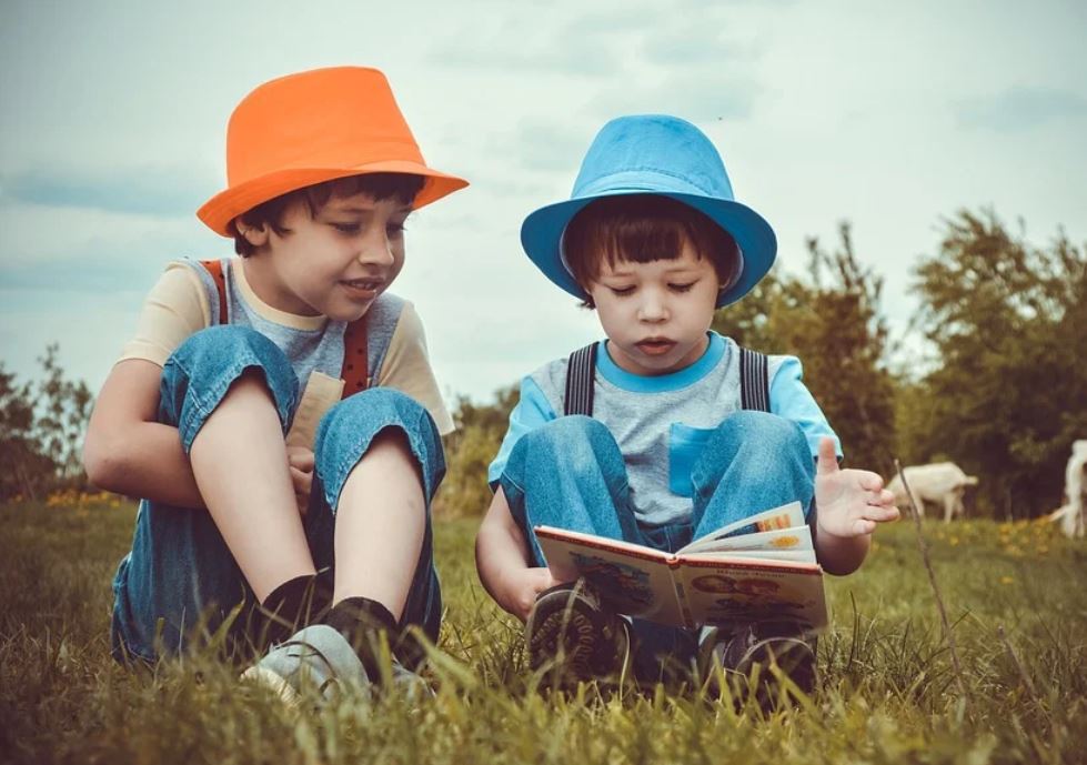 15 Symbolic Meanings of Dreaming About Brothers