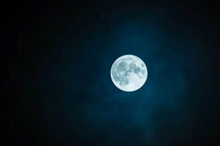 23 symbolic meanings of dreaming about a full moon