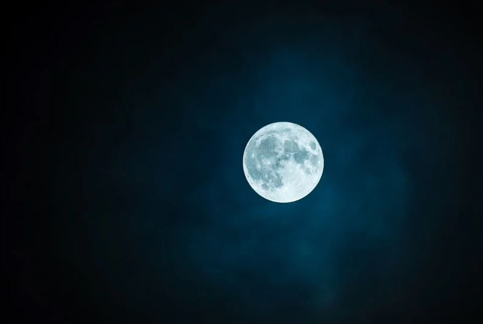 23 symbolic meanings of dreaming about a full moon