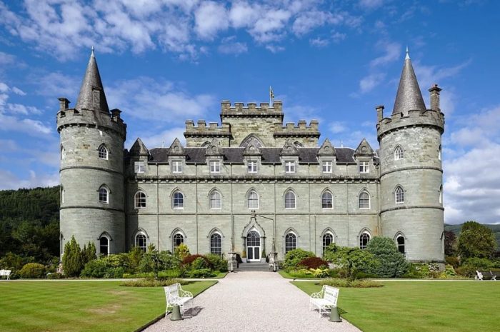 22 symbolic meanings of dreaming about palaces