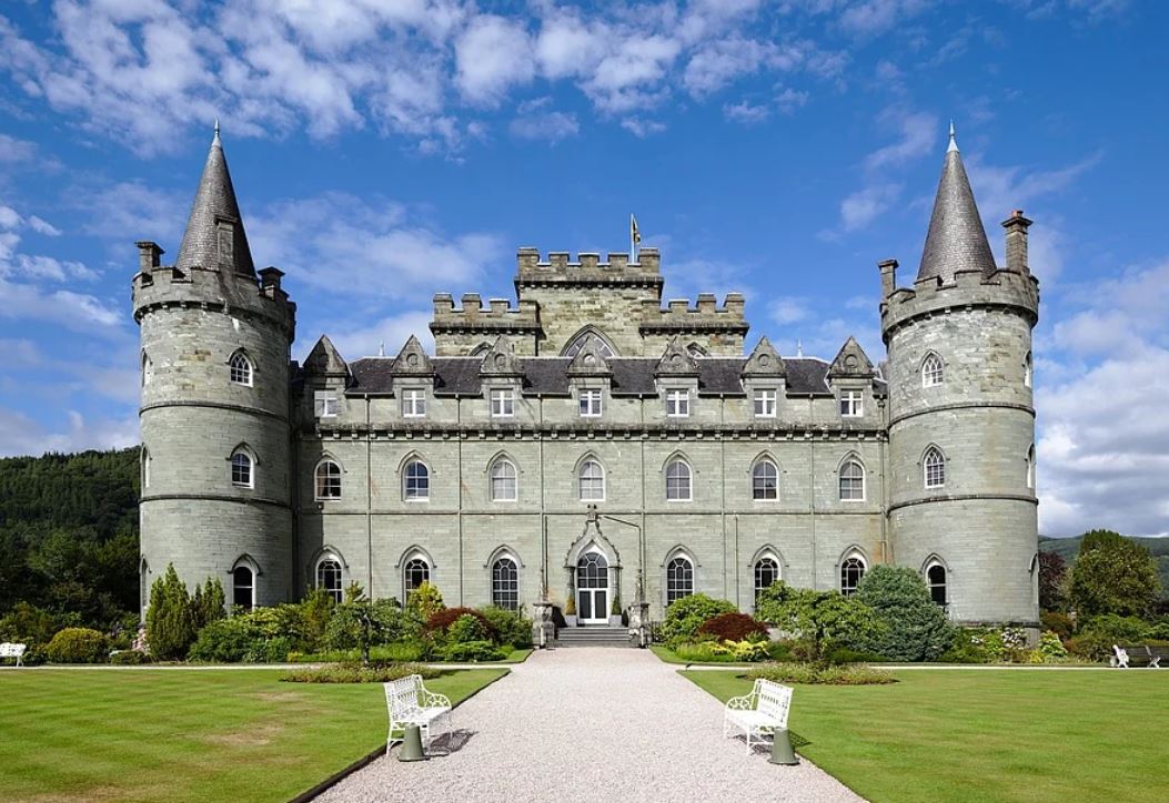 22 symbolic meanings of dreaming about palaces