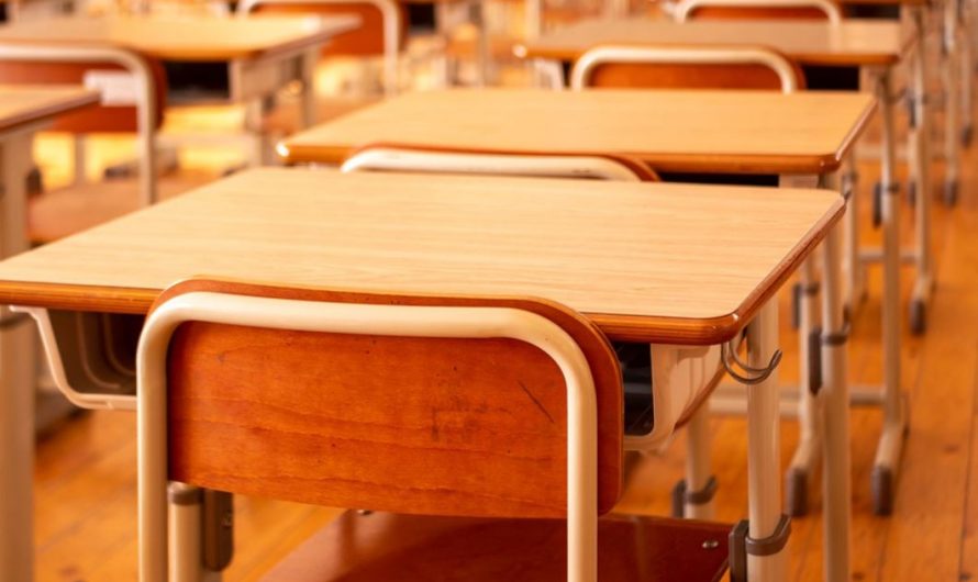 24 symbolic meanings of dreaming about a desk