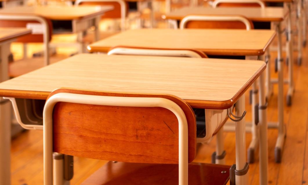 24 symbolic meanings of dreaming about a desk