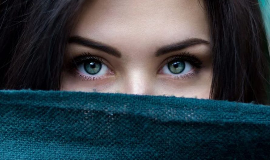 27 symbolic meanings of dreaming about blue eyes
