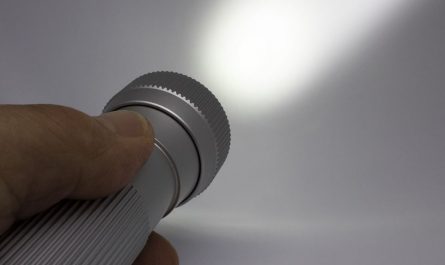 13 Symbolic Meanings of Dreaming About a Flashlight