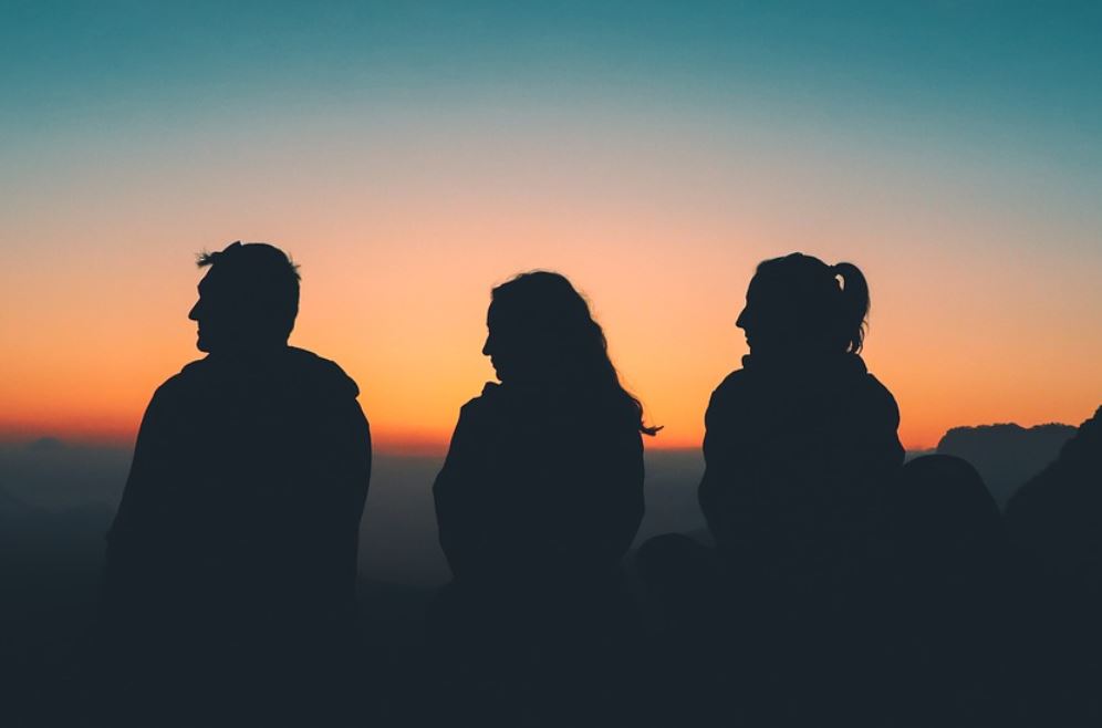 27 symbolic meanings of dreaming about friends